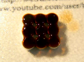 Ilustracja: ferrofluid w polu magnetycznym